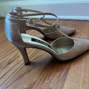 Vintage Stuart Weitzman gold heels - 6.5